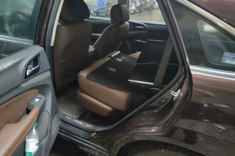 Used BYD S7 2015 2.0T Upgraded Automatic Luxury Version Left Rear Seat