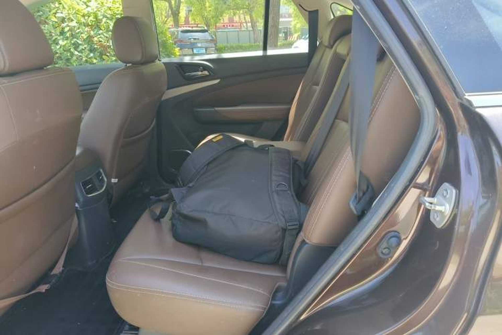 Used BYD S7 2015 2.0T Upgraded Automatic Luxury Version Left Rear Seat