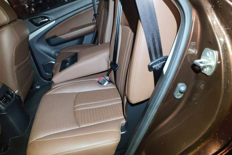 Used BYD S7 2015 2.0T Upgraded Automatic Luxury Version Left Rear Seat
