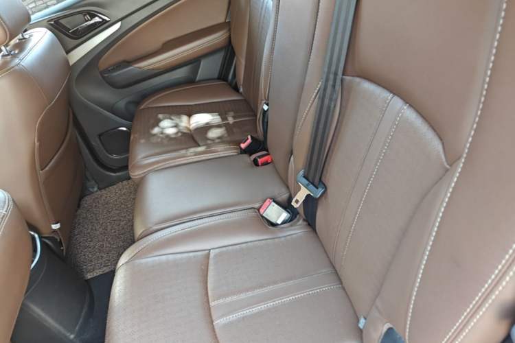 Used BYD S7 2015 2.0T Upgraded Automatic Luxury Version Left Rear Seat