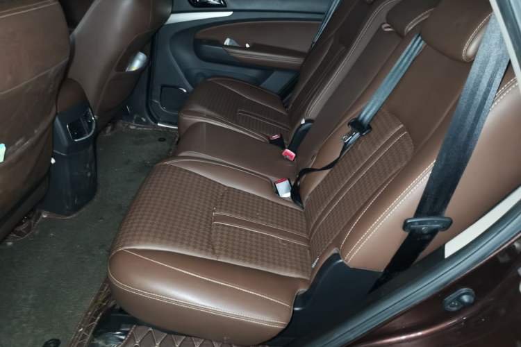 Used BYD S7 2015 2.0T Upgraded Automatic Luxury Version Left Rear Seat