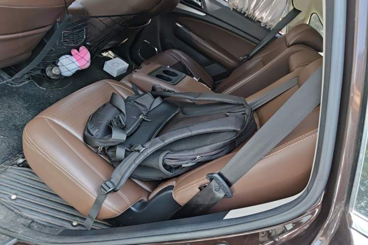 Used BYD S7 2015 2.0T Upgraded Automatic Luxury Version Left Rear Seat