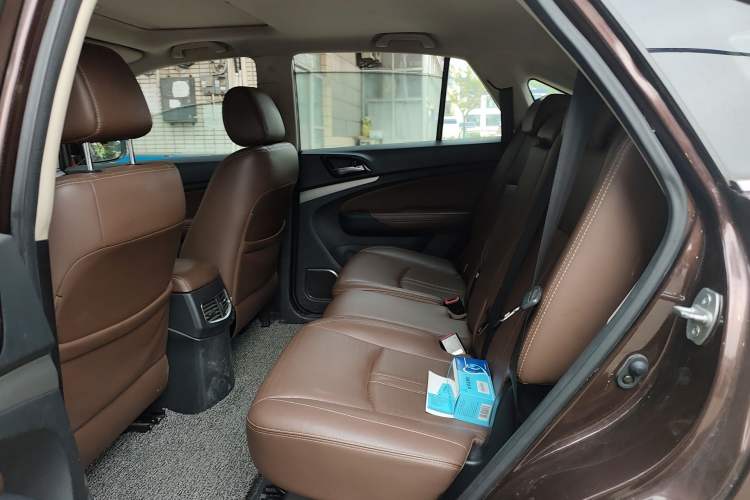 Used BYD S7 2015 2.0T Upgraded Automatic Luxury Version Left Rear Seat