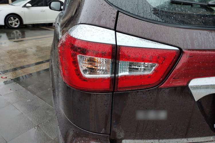 Used BYD S7 2015 2.0T Upgraded Automatic Luxury Version Left Rear Taillight