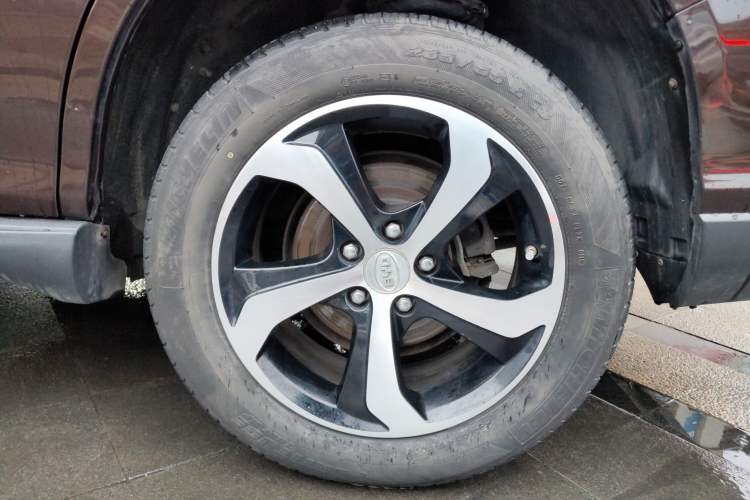 Used BYD S7 2015 2.0T Upgraded Automatic Luxury Version Left Rear Wheel Hub