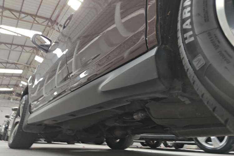 Used BYD S7 2015 2.0T Automatic Prestige Model Left Side Sill