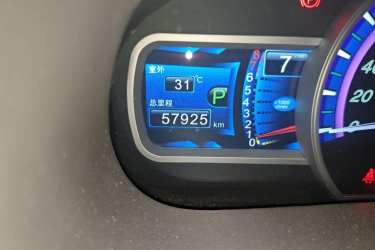 Used BYD S7 2015 2.0T Upgraded Automatic Luxury Version Odometer Close Up