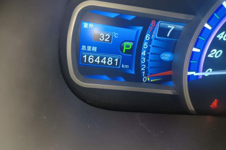 Used BYD S7 2015 2.0T Upgraded Automatic Luxury Version Odometer Close Up