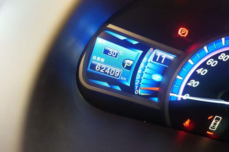 Used BYD S7 2015 2.0T Upgraded Automatic Luxury Version Odometer Close Up