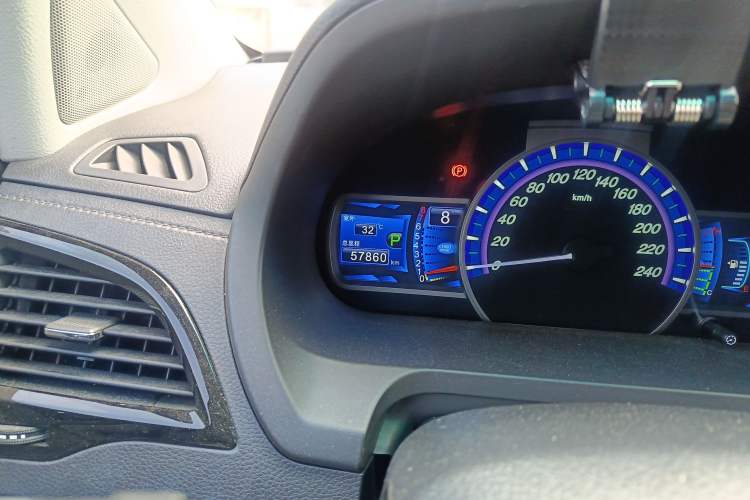 Used BYD S7 2015 2.0T Automatic Prestige Model Odometer Close Up