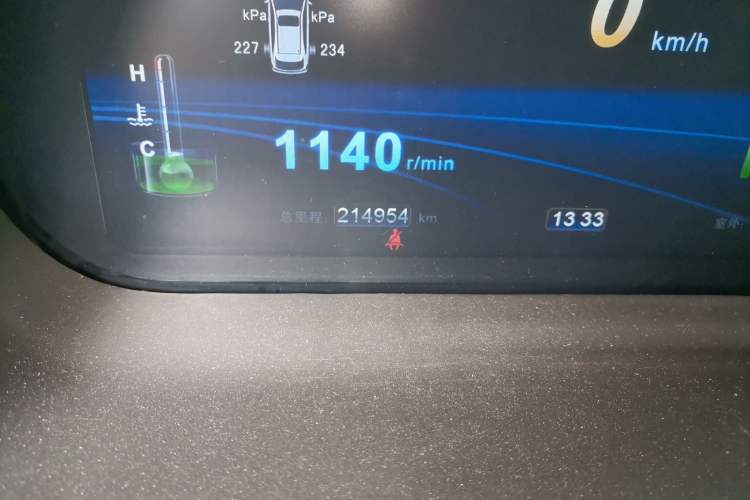 Used BYD S7 2015 2.0T Upgraded Automatic Flagship Version Odometer Close Up