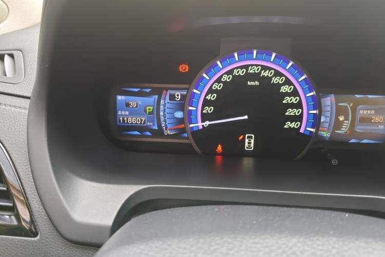 Used BYD S7 2015 2.0T Upgraded Automatic Luxury Version Odometer Close Up