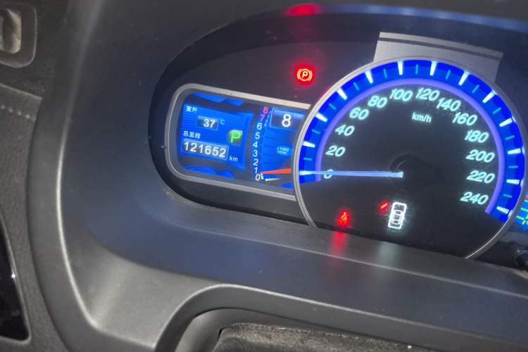 Used BYD S7 2015 2.0T Automatic Prestige Model Odometer Close Up