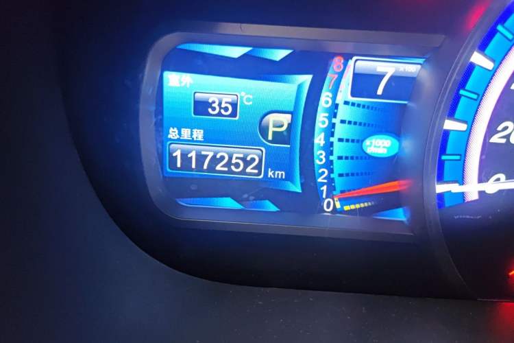 Used BYD S7 2015 2.0T Automatic Prestige Model Odometer Close Up