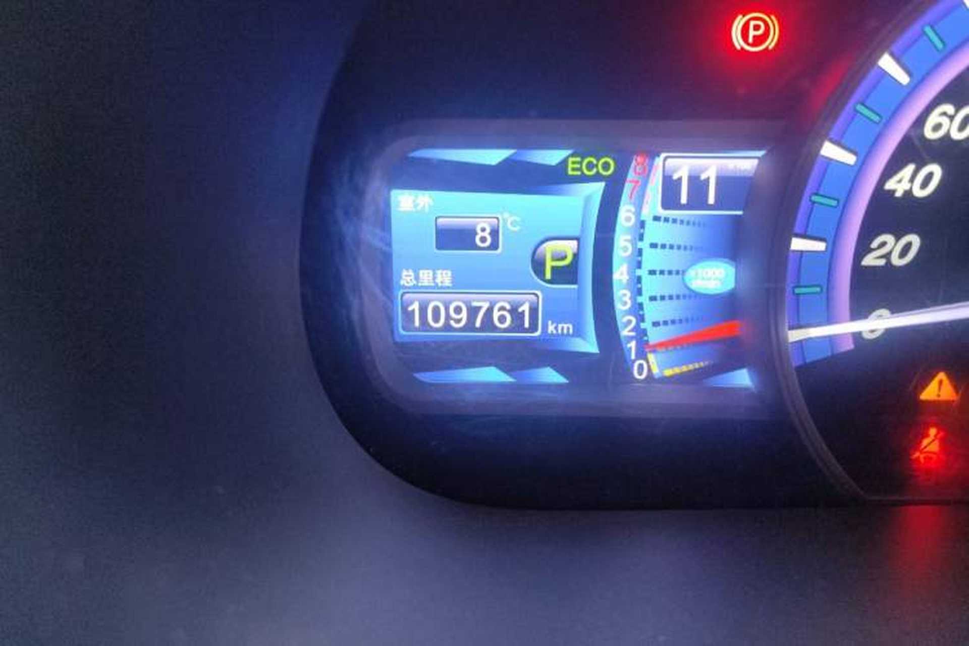 Used BYD S7 2015 2.0T Upgraded Automatic Luxury Version Odometer Close Up