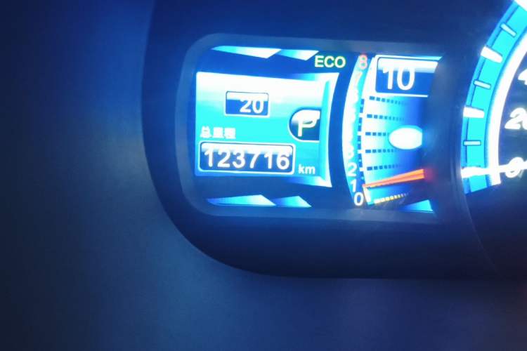 Used BYD S7 2015 2.0T Upgraded Automatic Luxury Version Odometer Close Up