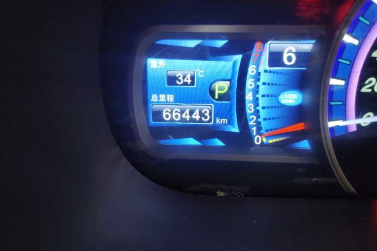 Used BYD S7 2015 2.0T Upgraded Automatic Luxury Version Odometer Close Up