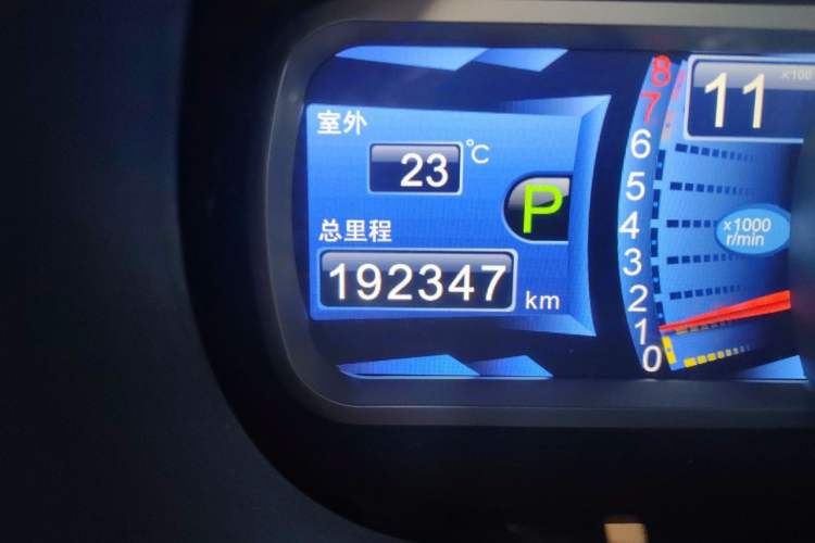 Used BYD S7 2015 2.0T Upgraded Automatic Luxury Version Odometer Close Up