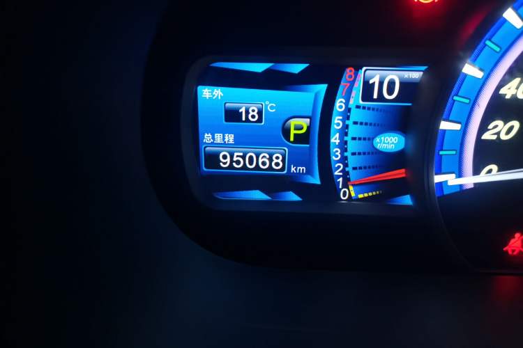 Used BYD S7 2015 2.0T Upgraded Automatic Luxury Version Odometer Close Up