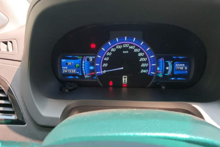 Used BYD S7 2015 2.0T Automatic Prestige Model Odometer Close Up