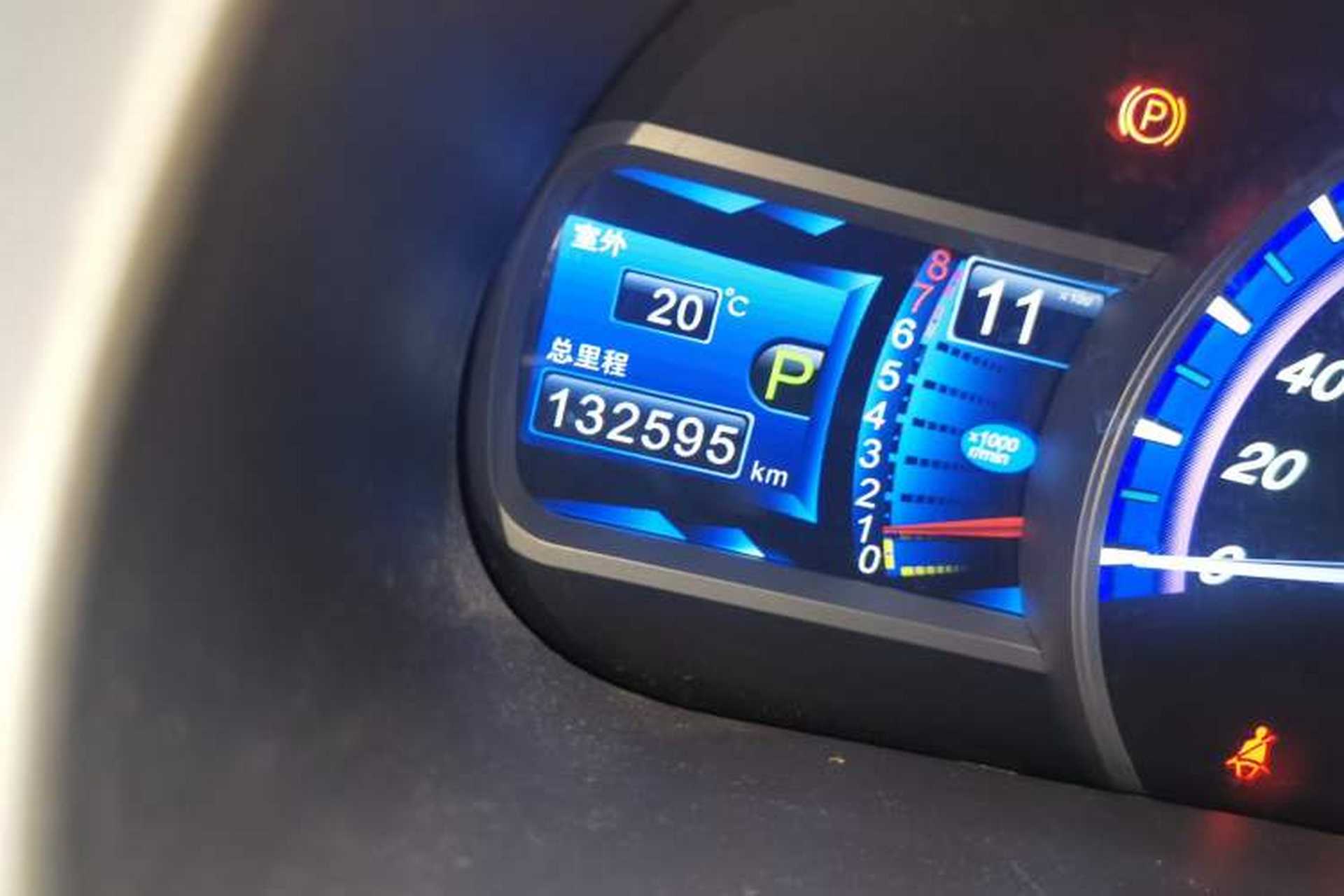 Used BYD S7 2015 2.0T Upgraded Automatic Luxury Version Odometer Close Up