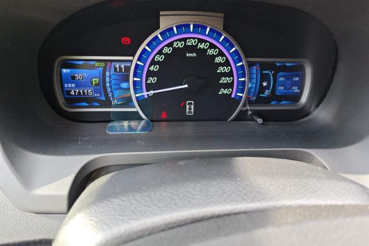 Used BYD S7 2015 2.0T Upgraded Automatic Luxury Version Odometer Close Up