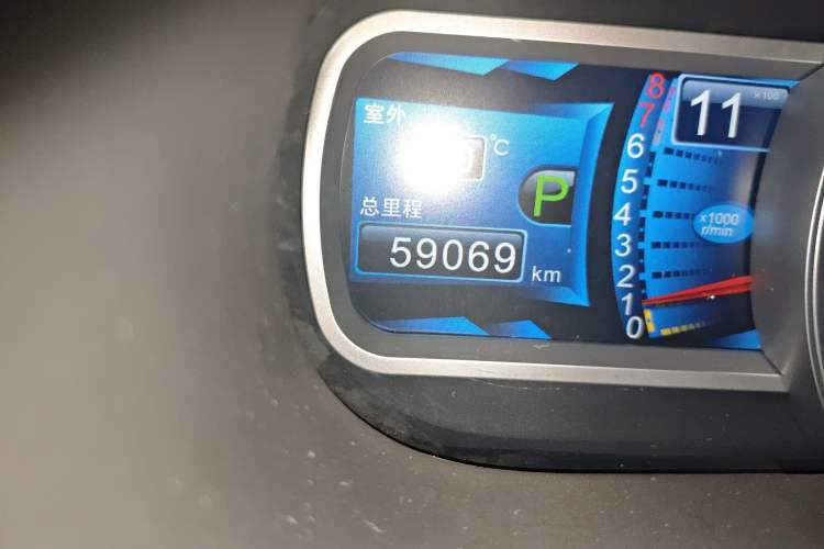 Used BYD S7 2015 2.0T Automatic Prestige Model Odometer Close Up