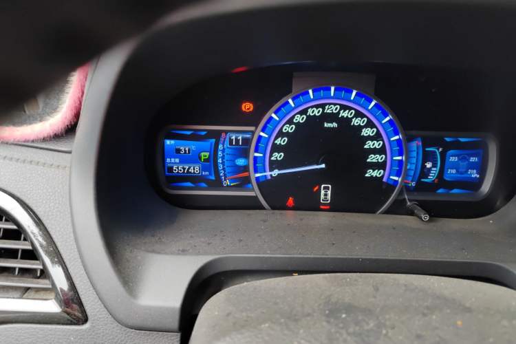 Used BYD S7 2015 2.0T Upgraded Automatic Luxury Version Odometer Close Up