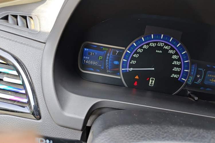 Used BYD S7 2015 2.0T Upgraded Automatic Luxury Version Odometer Close Up