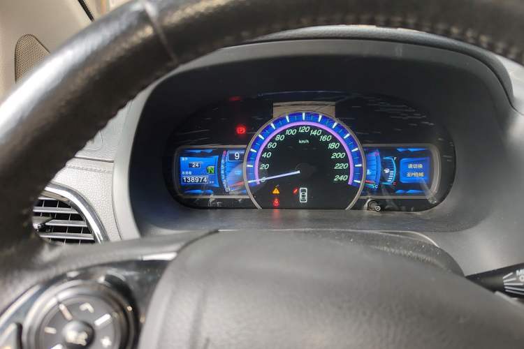 Used BYD S7 2015 2.0T Upgraded Automatic Luxury Version Odometer Close Up