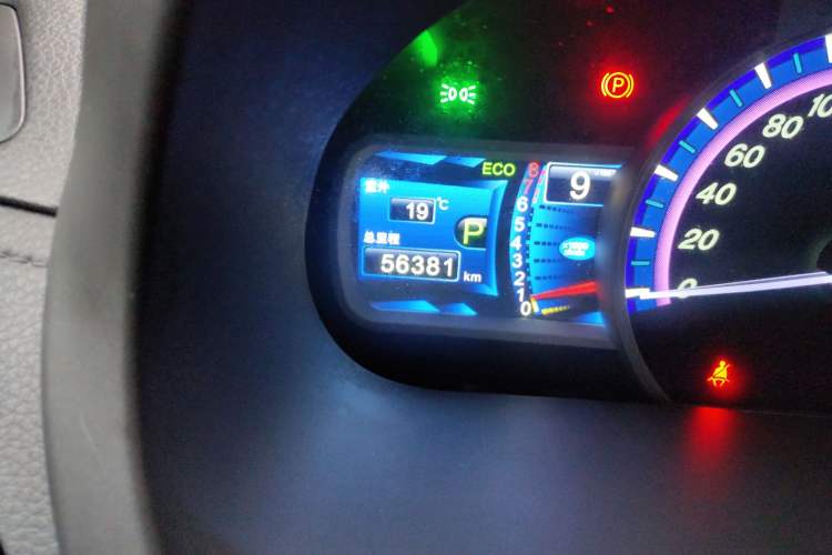 Used BYD S7 2015 2.0T Upgraded Automatic Luxury Version Odometer Close Up