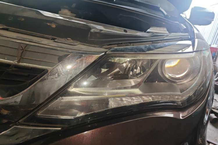 Used BYD S7 2015 2.0T Upgraded Automatic Luxury Version Right Front Headlight