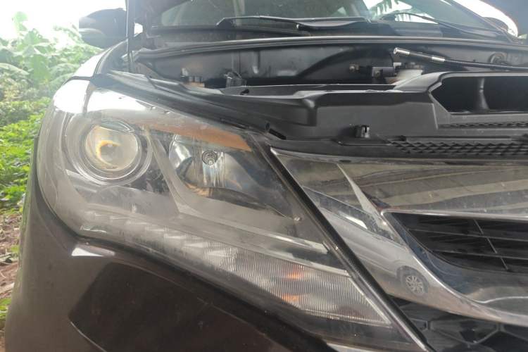 Used BYD S7 2015 2.0T Upgraded Automatic Luxury Version Right Front Headlight