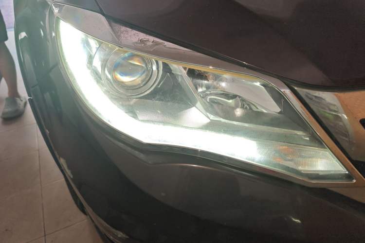 Used BYD S7 2015 2.0T Upgraded Automatic Luxury Version Right Front Headlight