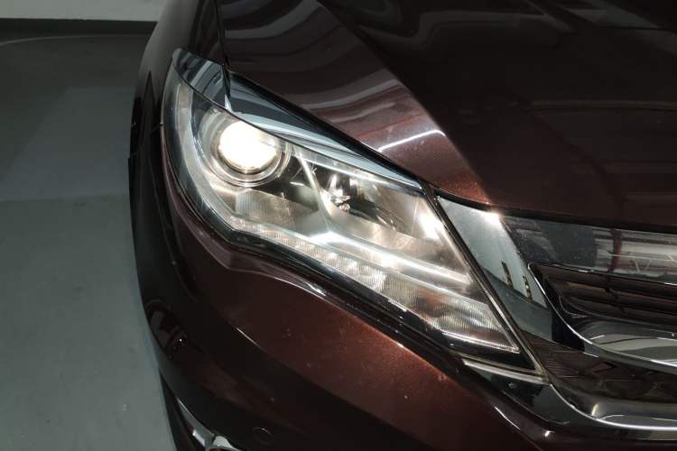 Used BYD S7 2015 2.0T Upgraded Automatic Luxury Version Right Front Headlight