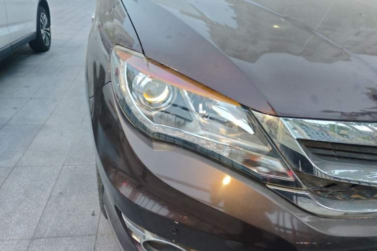Used BYD S7 2015 2.0T Upgraded Automatic Luxury Version Right Front Headlight