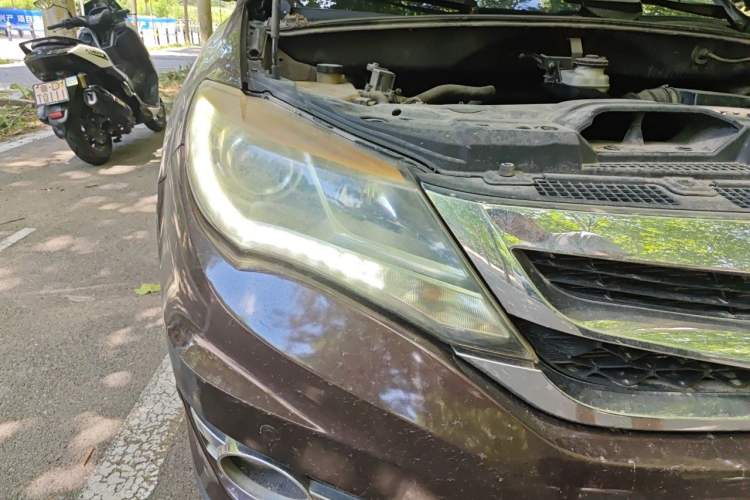 Used BYD S7 2015 2.0T Automatic Prestige Model Right Front Headlight