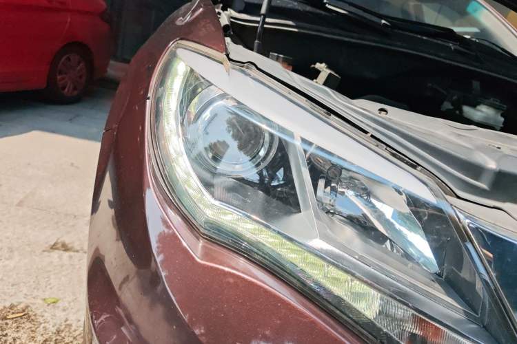 Used BYD S7 2015 2.0T Automatic Prestige Model Right Front Headlight