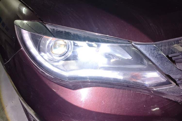 Used BYD S7 2015 2.0T Automatic Prestige Model Right Front Headlight