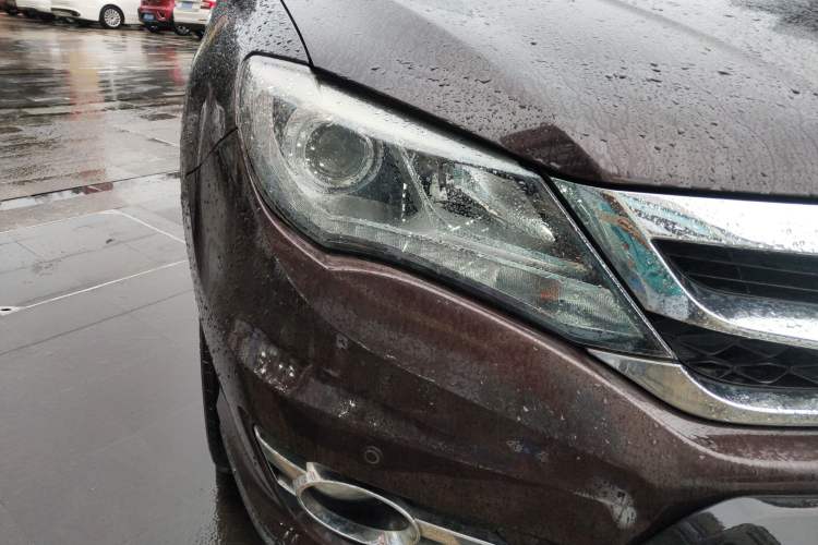 Used BYD S7 2015 2.0T Upgraded Automatic Luxury Version Right Front Headlight