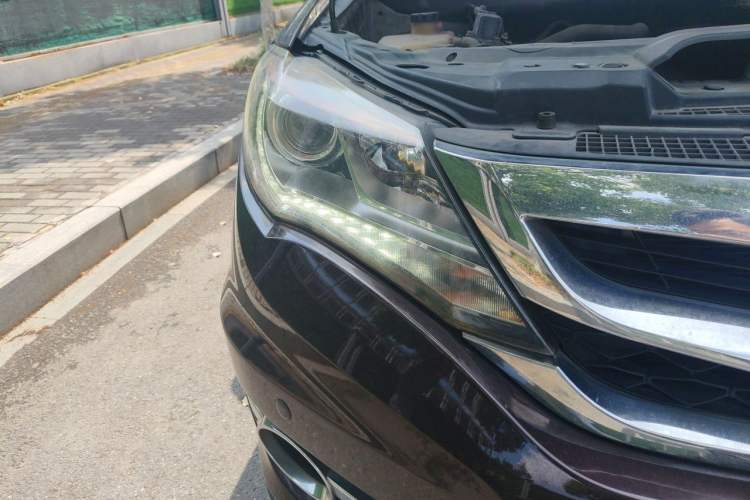 Used BYD S7 2015 2.0T Upgraded Automatic Luxury Version Right Front Headlight