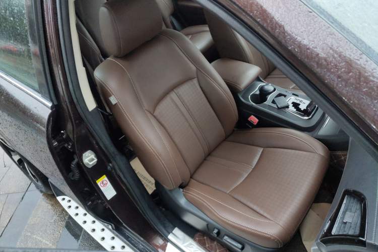 Used BYD S7 2015 2.0T Upgraded Automatic Luxury Version Right Front Seat