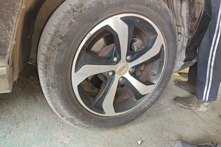 Used BYD S7 2015 2.0T Upgraded Automatic Luxury Version Right Front Wheel Hub