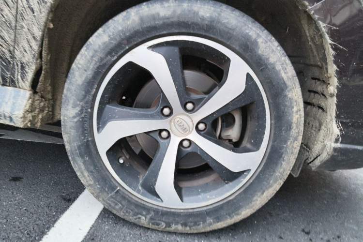 Used BYD S7 2015 2.0T Upgraded Automatic Luxury Version Right Front Wheel Hub