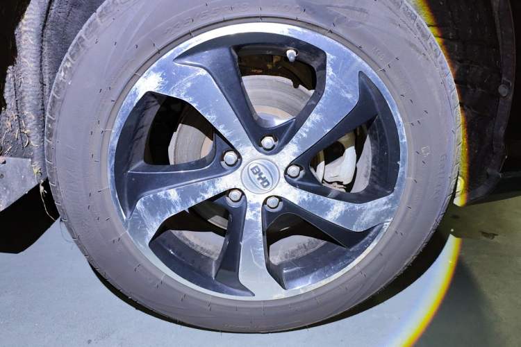 Used BYD S7 2015 2.0T Upgraded Automatic Luxury Version Right Front Wheel Hub
