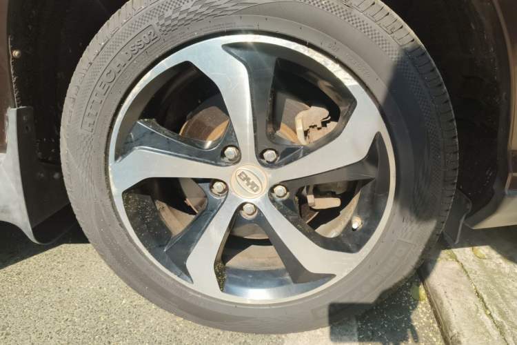 Used BYD S7 2015 2.0T Upgraded Automatic Luxury Version Right Front Wheel Hub