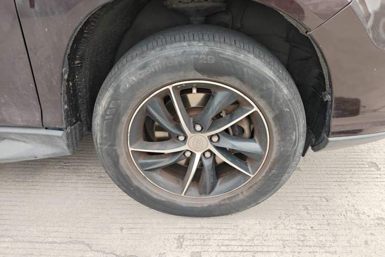 Used BYD S7 2015 1.5T Manual Luxury Model Right Front Wheel Hub