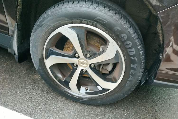 Used BYD S7 2015 2.0T Automatic Flagship Edition Right Front Wheel Hub