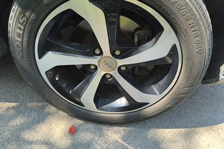 Used BYD S7 2015 2.0T Upgraded Automatic Luxury Version Right Front Wheel Hub