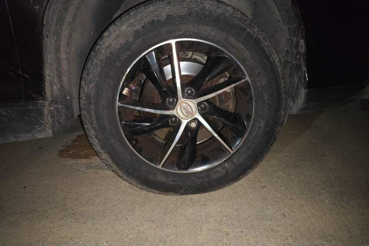 Used BYD S7 2015 1.5T Manual Luxury Model Right Front Wheel Hub